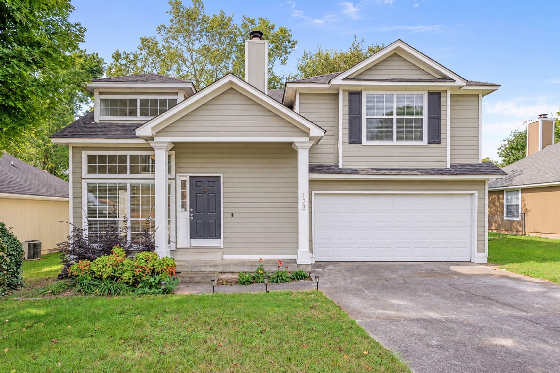 123 River Oaks Drive