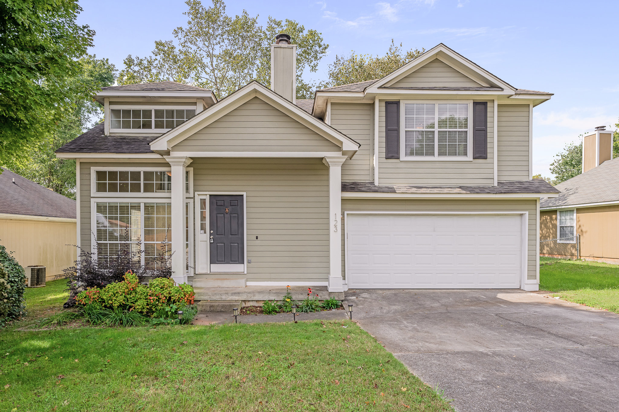 123 River Oaks Drive