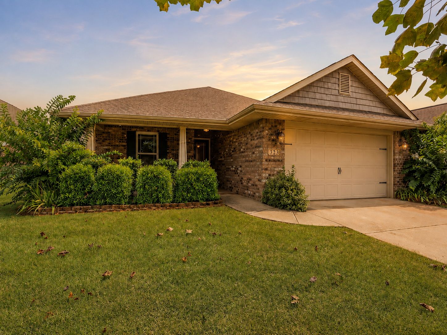 323 Harbor Glen Drive Southwest